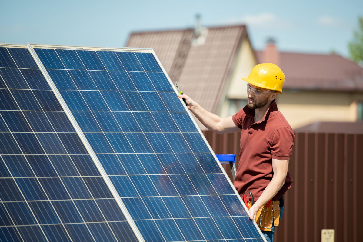 How to Become a Solar Panel Dealer?